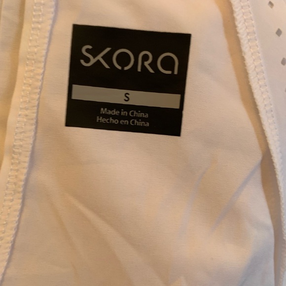 6 neutral women’s tops - J Crew, Banana Republic, Skora - Picture 4 of 14